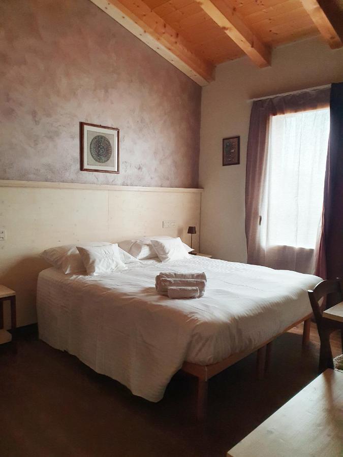 Osteria E Locanda Del Viaggiatore Russi Exterior foto